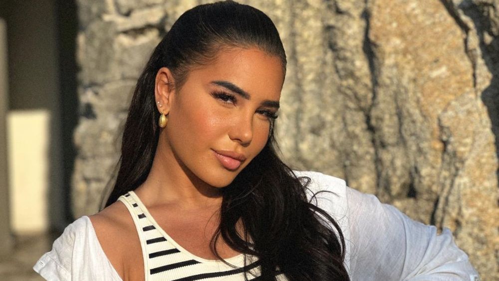 Milla Jasmine : enceinte, elle est obligée de montrer son ventre pour contrer les rumeurs