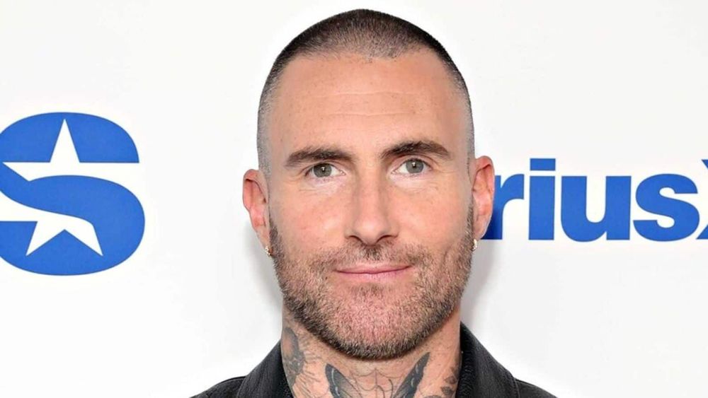 "S'il te plaît, Seigneur, soigne Adam Levine" : le chanteur de Maroon 5 sème la panique sur la Toile