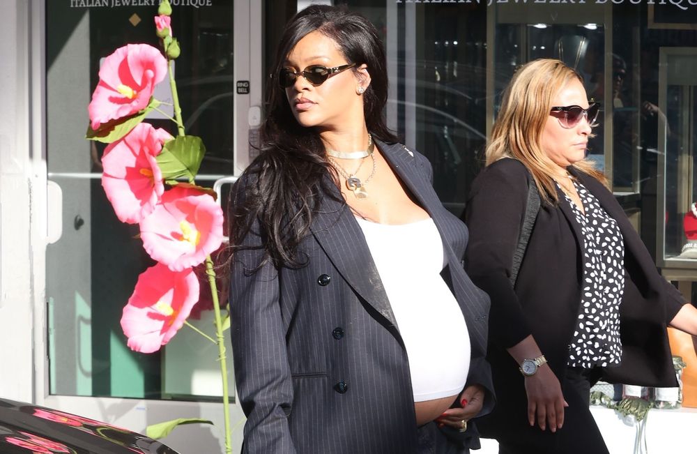 Rihanna succombe à cette tendance bijoux signatures des années 90