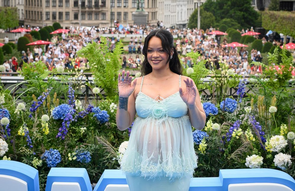 Rihanna : ce cliché de ses fils avec des cahiers de vacances français fait fondre les internautes