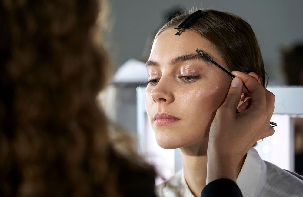 Sourcils clairsemés : cette astuce toute simple avec du gel à sourcils fait vraiment la différence