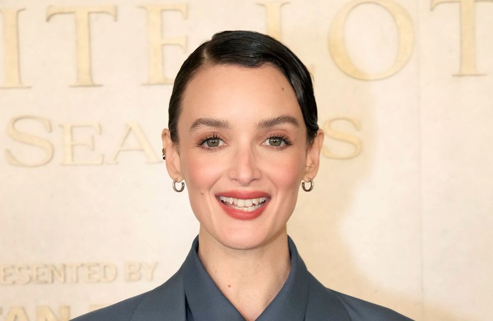 « J’ai quand même des vilaines dents » : Charlotte Le Bon revient avec humour sur les critiques que suscite sa dentition
