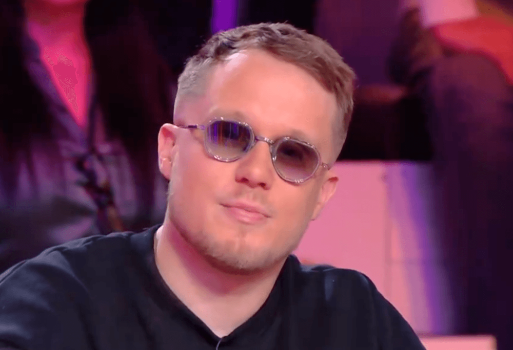 Un chroniqueur en couple dérape en plein direct de TPMP : »Oui, j’ai un crush »
