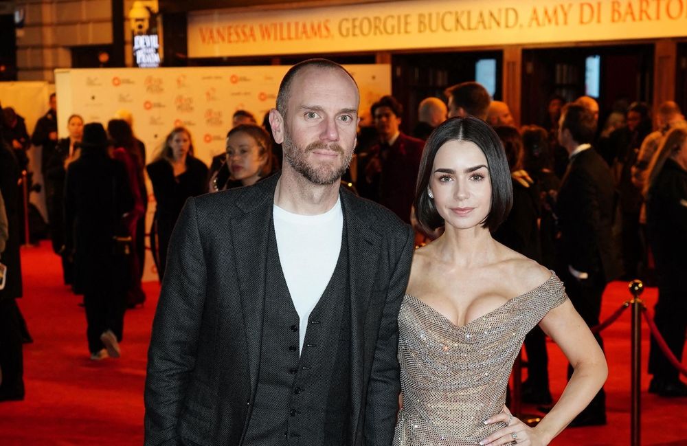 Lily Collins partage quelques clichés de famille à la plage avec son compagnon et sa fille Tove