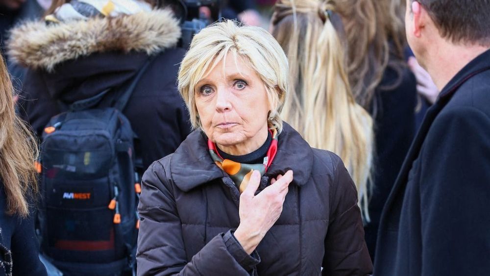 Evelyne Dhéliat : ses terribles confidences sur son cancer du sein, "une épée de Damoclès au-dessus de la tête"