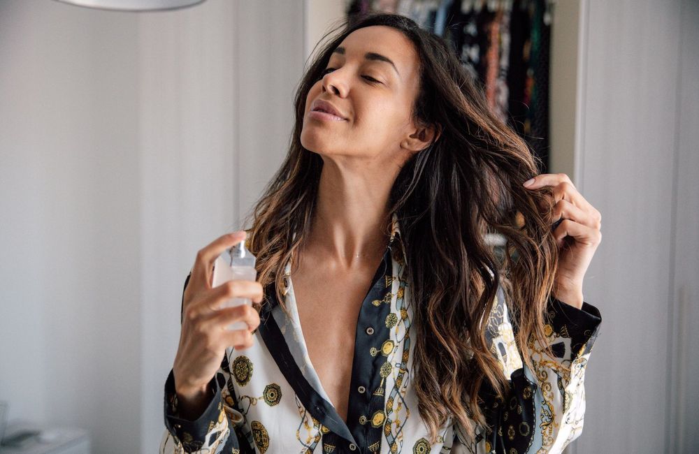 Voici les deux endroits où se parfumer pour faire tenir son parfum plus longtemps