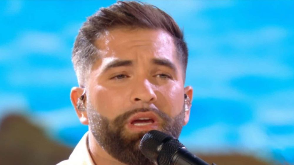 Kendji Girac : il fait son grand retour sur scène depuis l’accident !