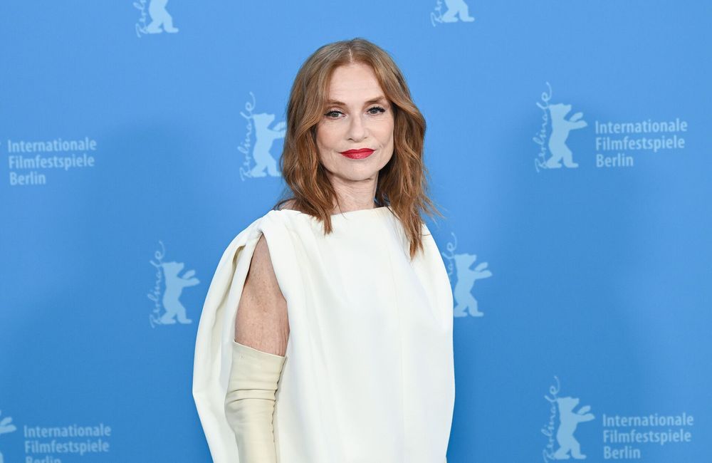 À Berlin, Isabelle Huppert change de tête et crée la surprise avec un carré ultra-court