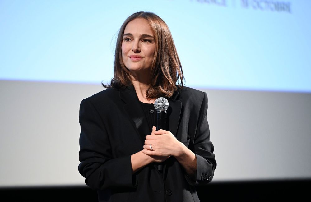 Natalie Portman, rayonnante, affiche fièrement son ventre arrondi dans un nouveau cliché inédit