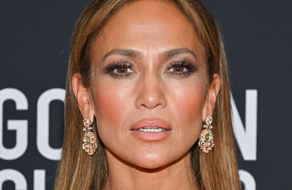 Exit le carré, Jennifer Lopez renoue avec sa chevelure XXL