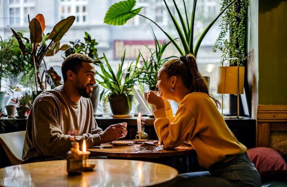 Rencontre amoureuse : cette qualité est la plus importante aux yeux des célibataires