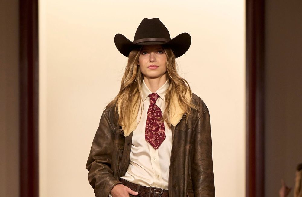 La cravate courte : l’accessoire détonnant qui réinvente nos looks