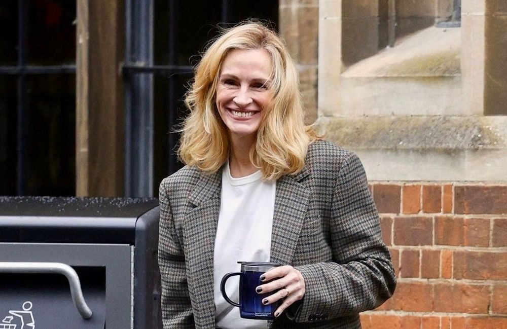 Julia Roberts : en jean, blazer, et ballerines, elle s’approprie le style à la française