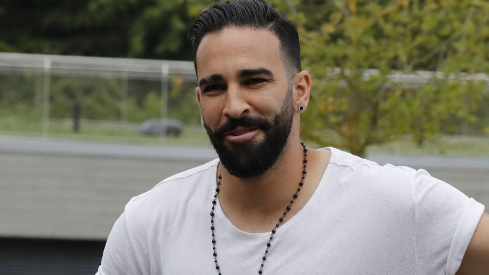 Adil Rami bluffant dans Léo Matteï, Jean-Luc Reichmann l'acclame : "il se débrouille très, très bien !"