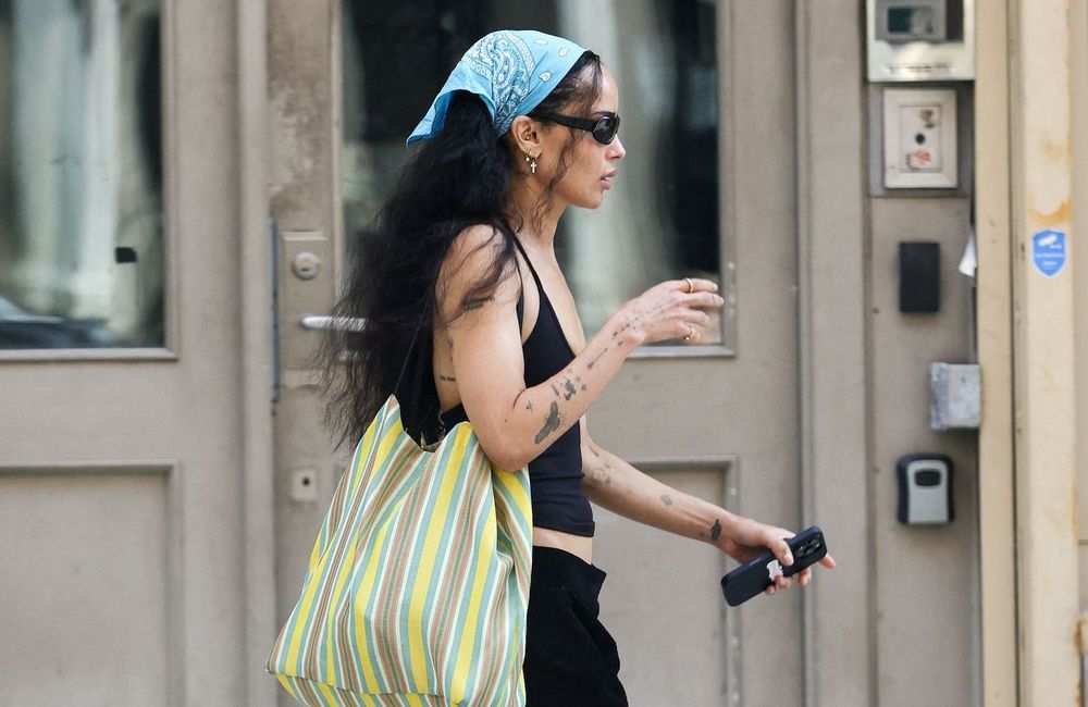 Short de sport et escarpins : le combo chic et confortable porté par Zoe Kravitz sera le plus pointu de l’été