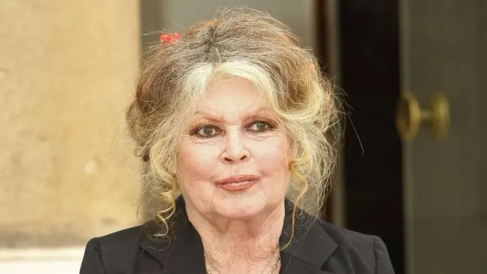 Brigitte Bardot “condamnée six fois pour racisme", Audrey Crespo-Mara balance cash sur ses frasques