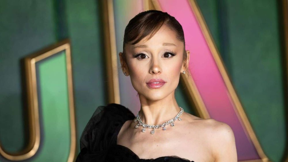 "Ça fait 7 ans qu'on attend ça" : Ariana Grande choque ses fans en dévoilant ses cheveux naturels