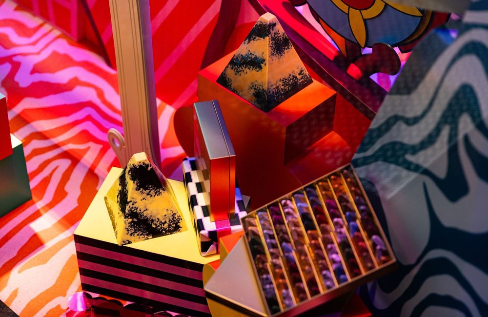 Le best of food de la semaine : le repas de Colette, la pyramide du Louvre en chocolat et un livre pour célébrer les sauces