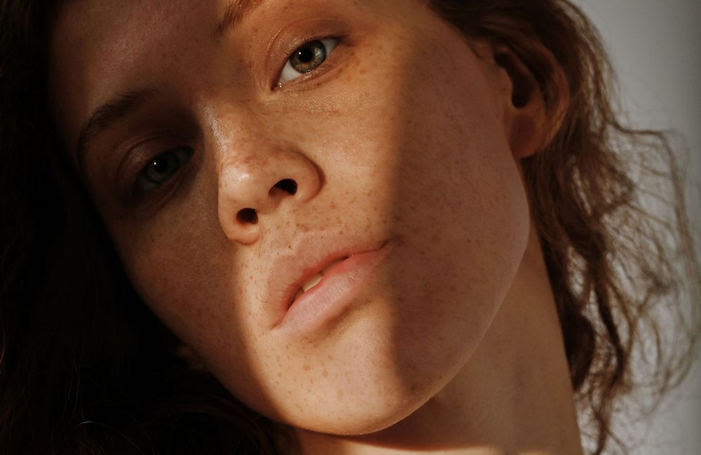 Cortisol face : le stress fait-il réellement gonfler le visage ?