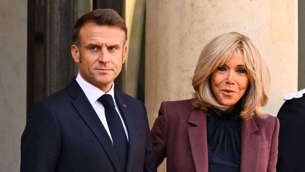 Emmanuel Macron : avant l'affaire de la gifle au Vietman, il se serait pris une "déculottée" par son épouse Brigitte Macron, tous les détails !