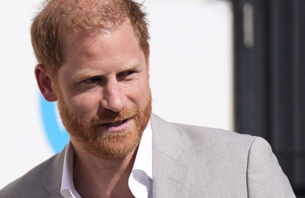 De retour à Londres, le prince Harry se recueille sur la tombe de sa grand-mère Elisabeth II