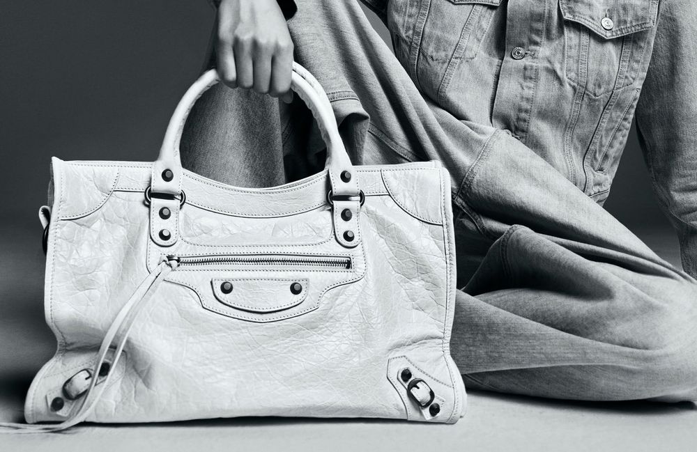 Après des années d’oubli, le sac emblématique de Balenciaga renaît de ses cendres