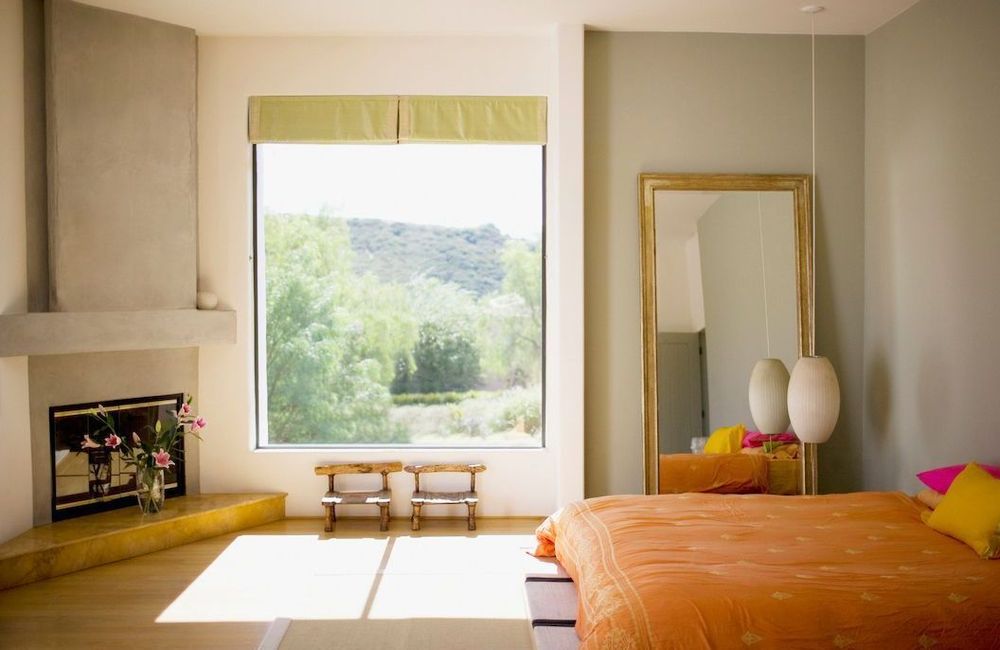 Sommeil : où éviter de placer un miroir si vous voulez bien dormir