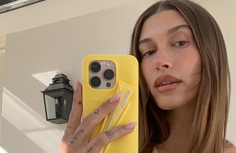 Hailey Bieber : sa nailartist dévoile l'objet insolite pour réaliser ses fameux polka dots