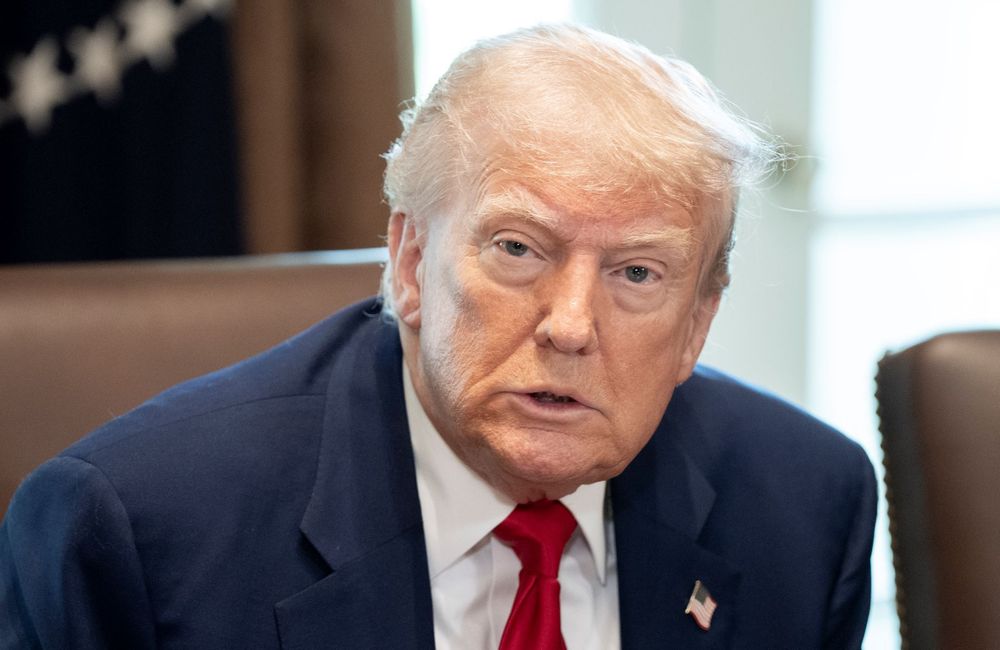 À quelques jours du conclave, Donald Trump publie un portrait de lui habillé en pape