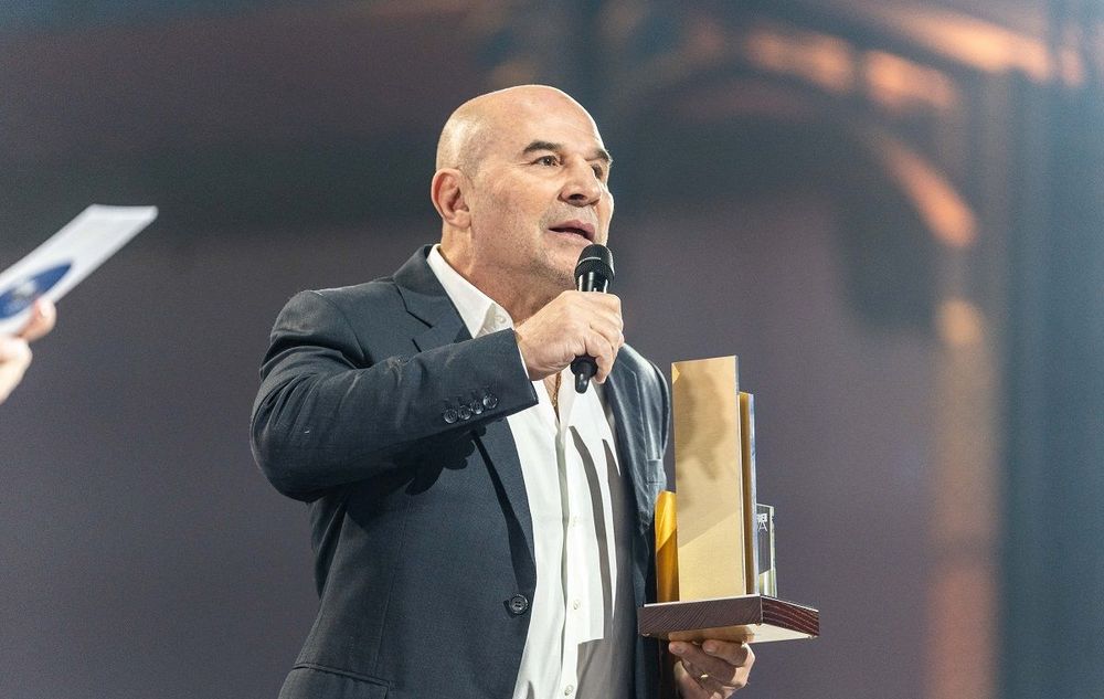 Vincent Moscato (60 ans) coincé à Dubaï : "Quelle bande de...", furax, la star de Grandes Gueules étrille Maeva Ghennam, Elodie Gossuin et consorts