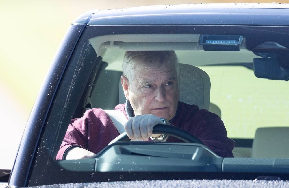 Prince Andrew en danger : un homme arrêté près de chez lui avec une arme