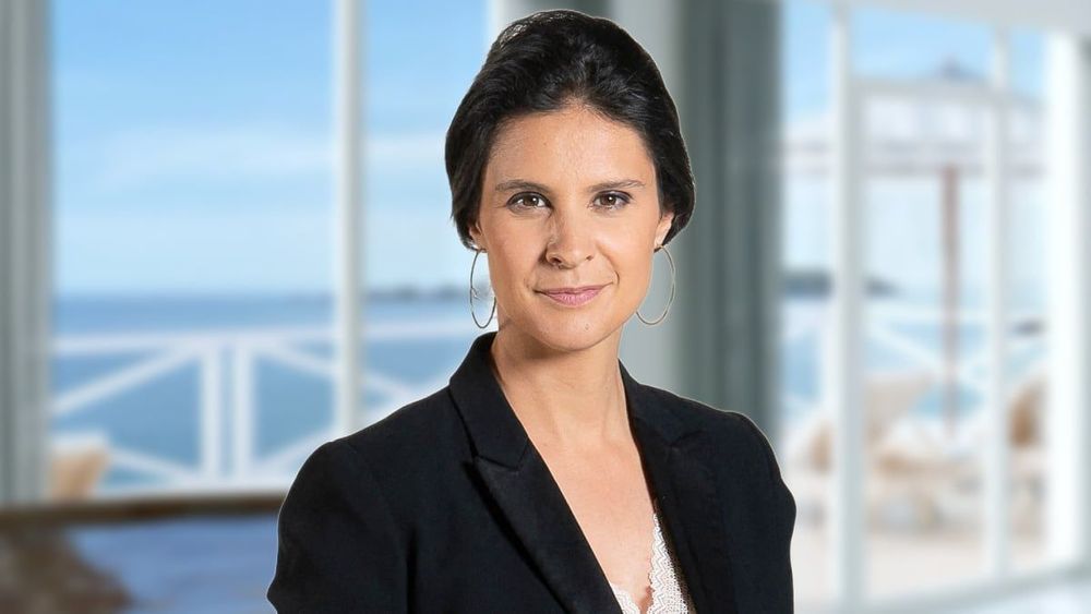 Absente à la télé, Apolline de Malherbe se paie des vacances grand luxe avec spa et océan à perte de vue font jaser