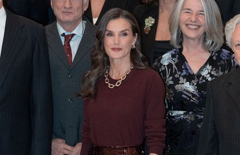 Letizia d’Espagne sublime la jupe à paillettes : l’inspiration parfaite pour les fêtes