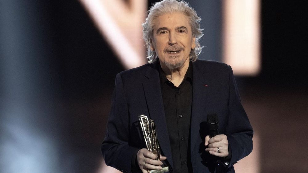 À 82 ans, Serge Lama dévoile les coulisses de sa relation avec Luana, 47 ans : “On essaye de résister…”