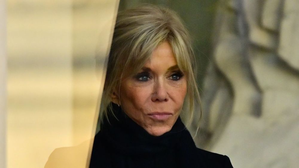Après l'œil du tigre d'Emmanuel Macron, Brigitte Macron victime à son tour d'un grave problème oculaire : "Elle a eu une opération… en urgence ce week-end"