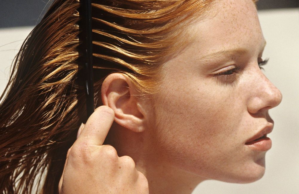 4 mauvaises habitudes du printemps qui ruinent vos cheveux pour tout l'été