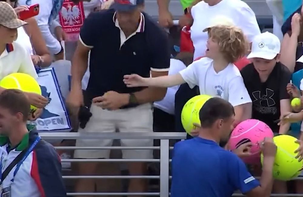 US Open : Après avoir volé la casquette d’un tennisman à un enfant, un millionnaire s’excuse