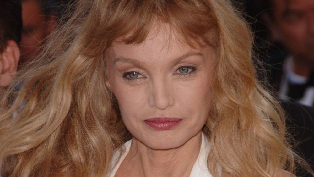 Arielle Dombasle : elle sort enfin du silence après les violentes critiques sur sa prestation