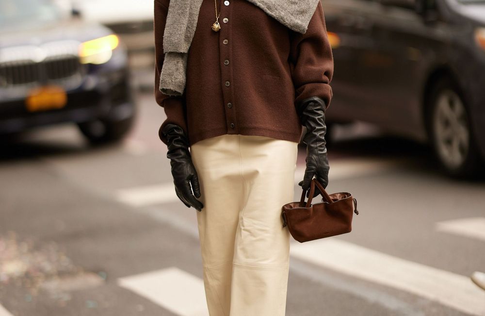 Ce pantalon confortable revient en force dans les tendances du printemps