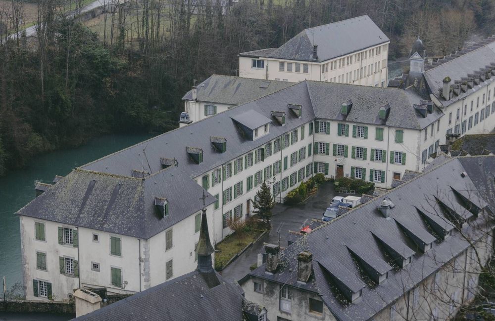 Après l’affaire Bétharram, comment le gouvernement lutte contre les violences dans les établissements privés