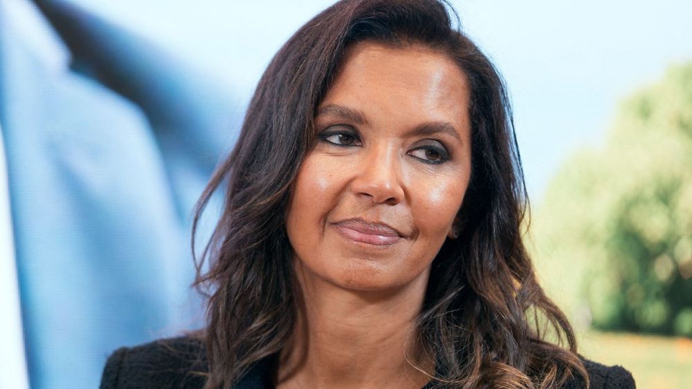 "Plus fidèle que mes exs" : Karine Le Marchand en totale roue libre