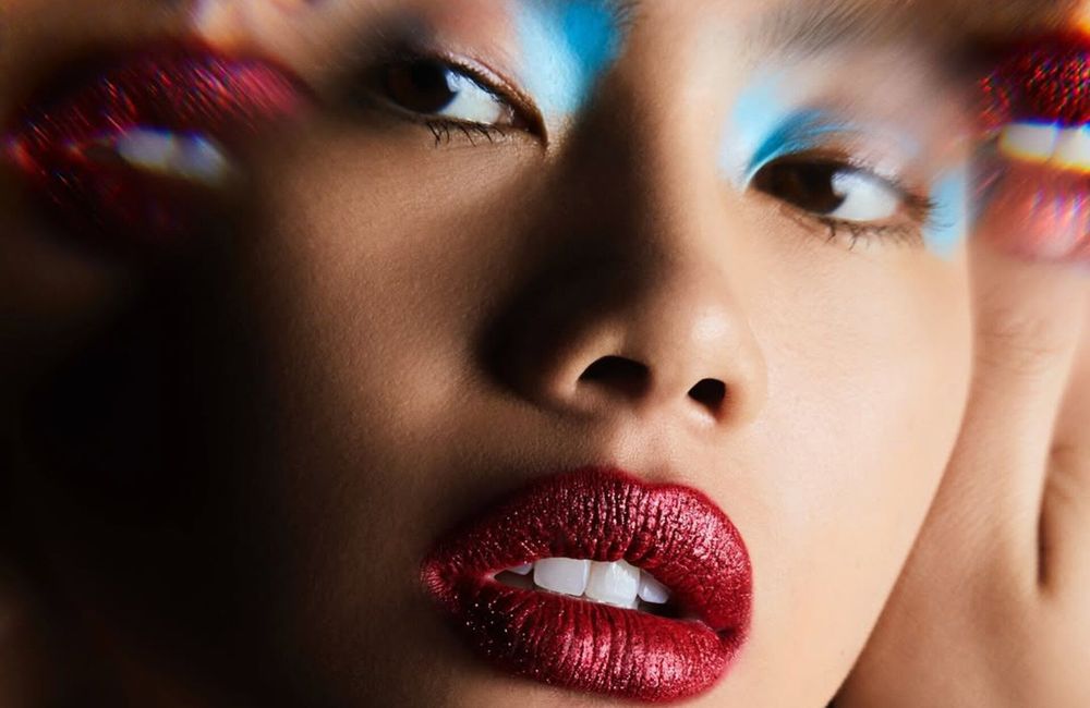 Adieu le « clean look », les lèvres disco font leur grand retour