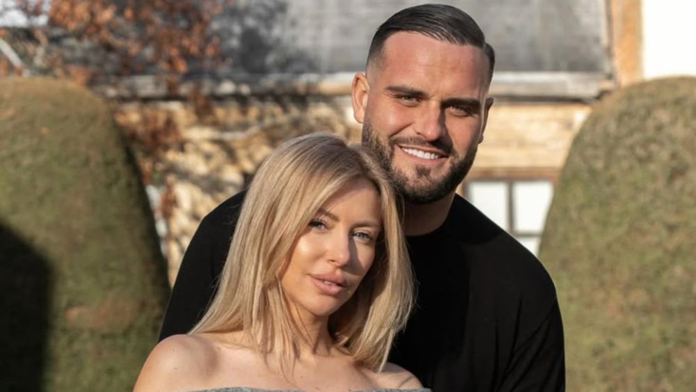 "On est tellement heureux" : Nikola et Stéphanie dévoilent les images de leur gender reveal , regardez !