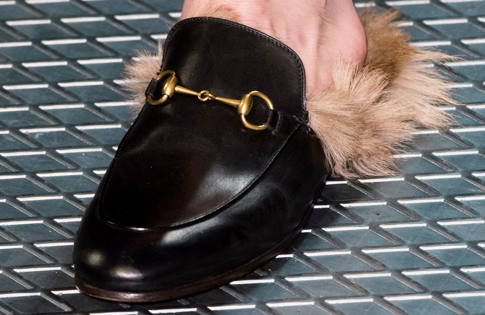 Ce mocassin culte et controversé fait un retour surprise dans les tendances de l’automne 2025