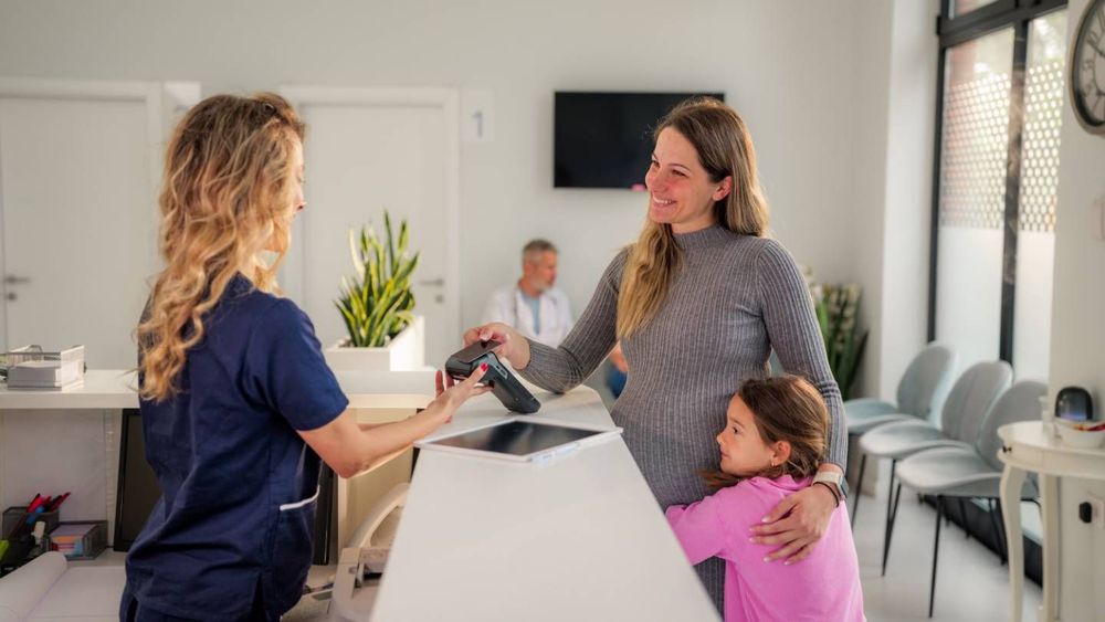 Gynécologue, dermatologue... La hausse de ces 6 consultations chez le médecin reportée en janvier 2026