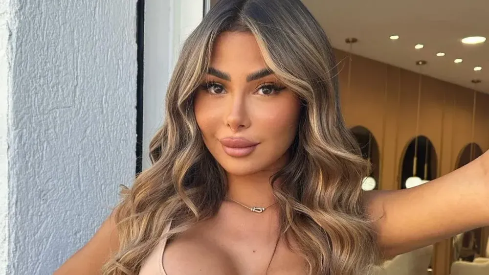 “Il est métamorphosé” : Maeva Ghennam diminue son fessier et dévoile le résultat