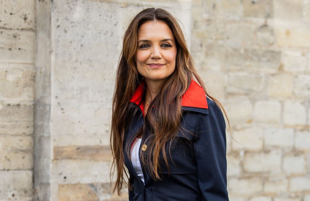 Katie Holmes à Paris : son astuce mode pour booster un look décontracté