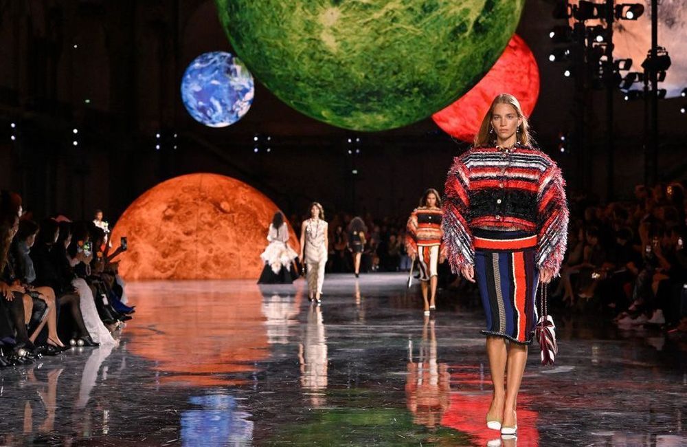 ELLE Débriefe – Fashion Week jour 8 : Les nouveaux tweeds Chanel, les vêtements qui nourrissent la peau chez Coperni