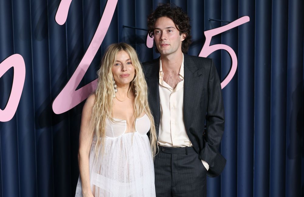 Sienna Miller : qui est Oli Green, son fiancé et père de ses enfants ?