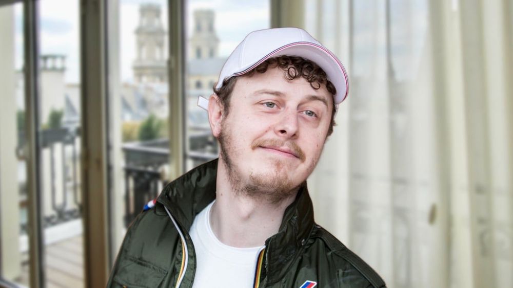 "Notre nouveau chez-nous" : relaxé, Norman Thavaud ouvre les portes de son appartement démesuré